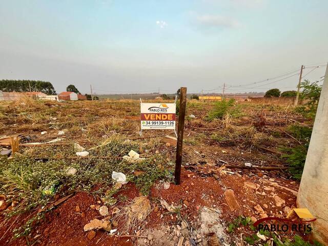 #376 - Terreno para Venda em Monte Carmelo - MG - 1