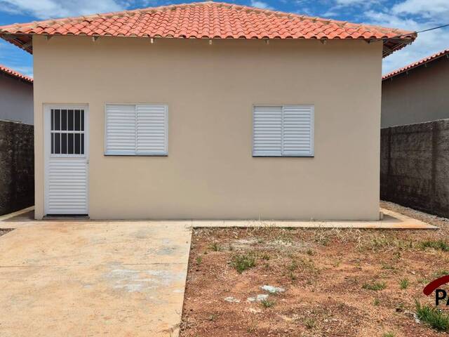 #390 - Casa para Venda em Monte Carmelo - MG - 1