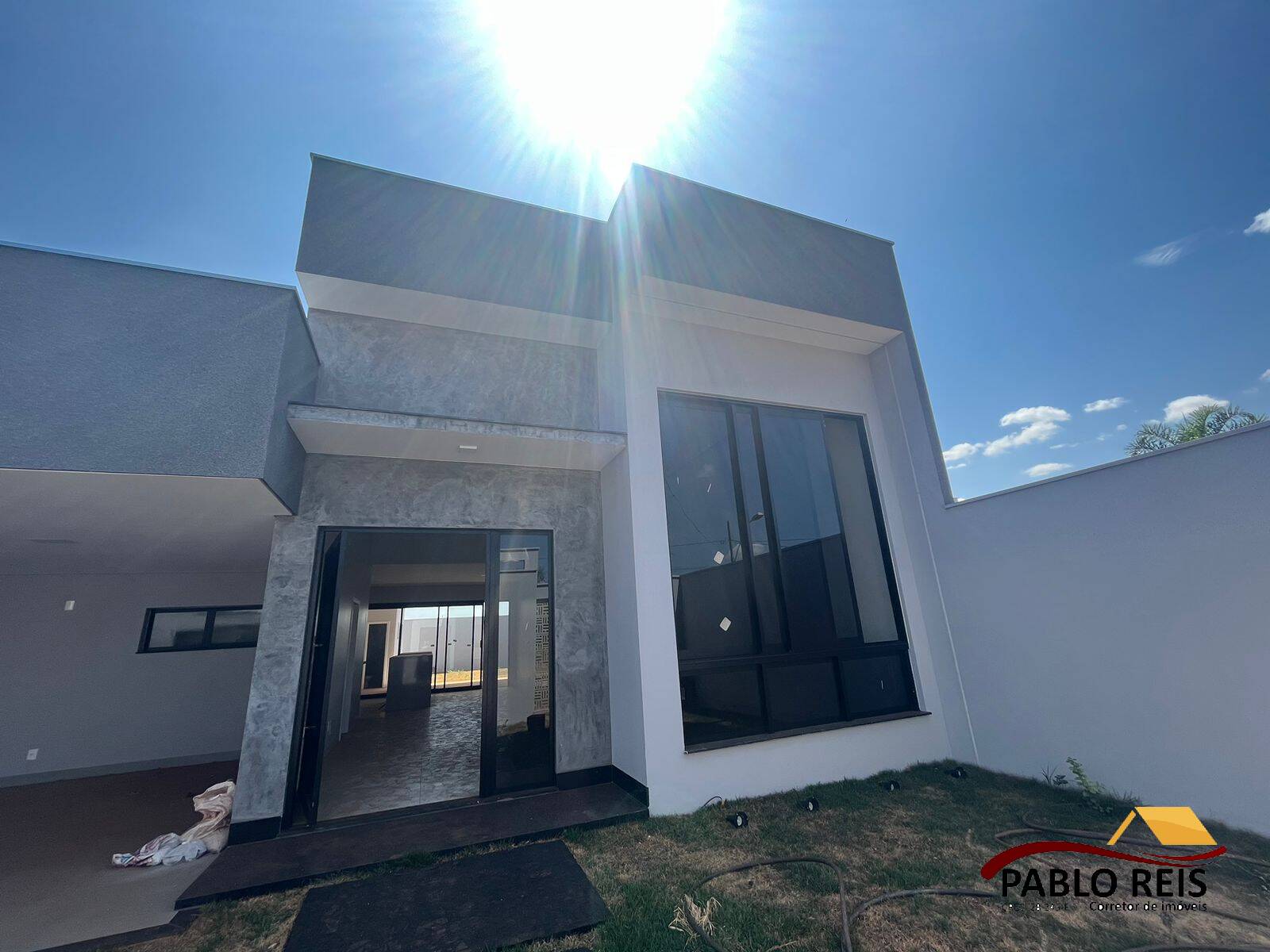 Casa à venda com 3 quartos, 240m² - Foto 2