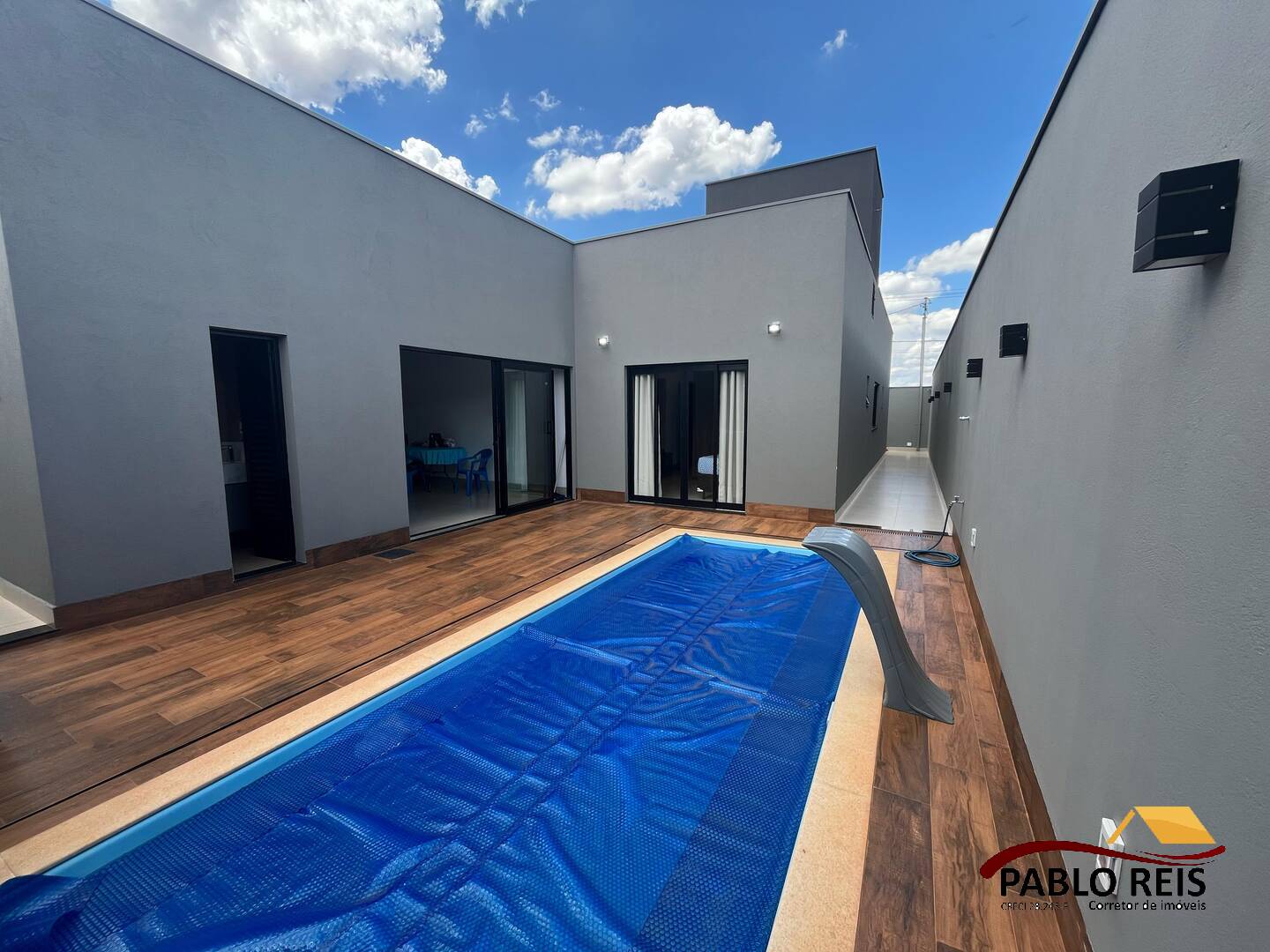 Casa à venda com 3 quartos, 177m² - Foto 1