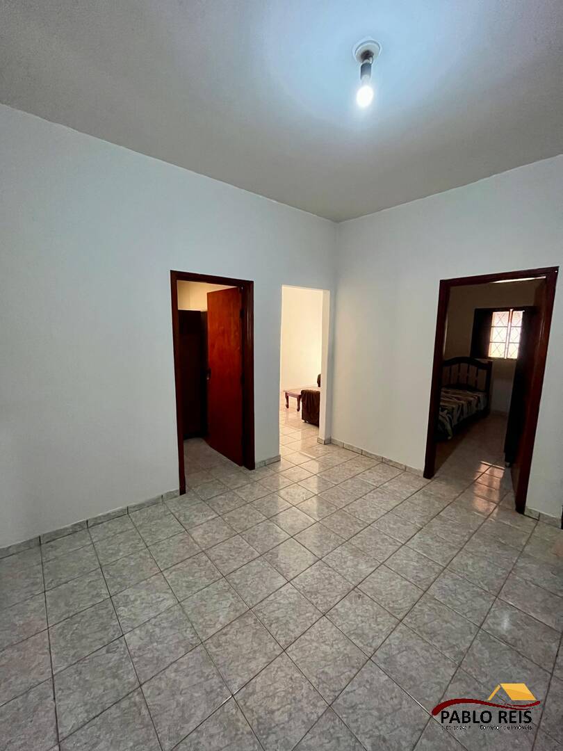 Casa à venda com 4 quartos, 218m² - Foto 4