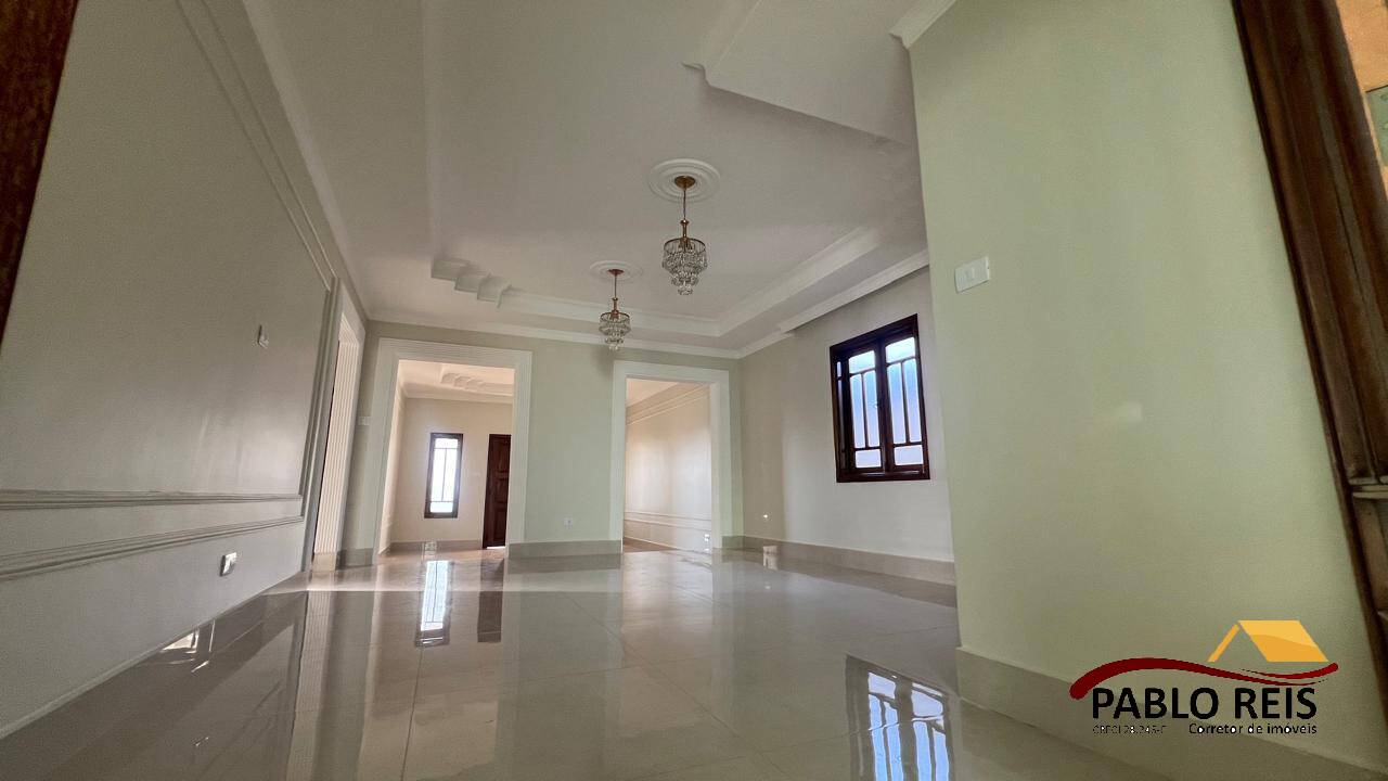 Casa à venda com 3 quartos, 360m² - Foto 1