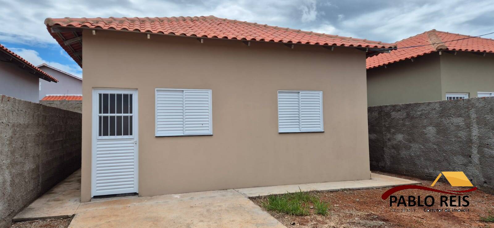 Casa à venda com 2 quartos, 50m² - Foto 4