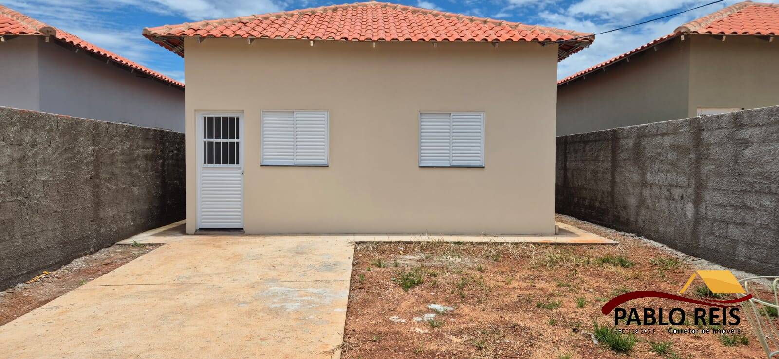 Casa à venda com 2 quartos, 50m² - Foto 1